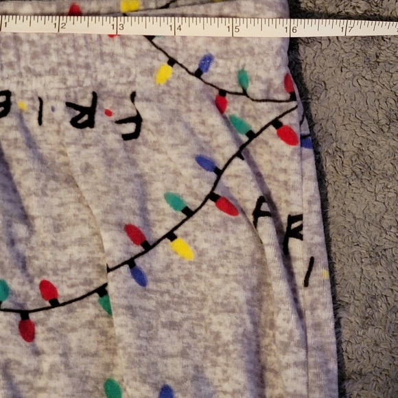 Friends Themed Cozy Blanket and Pajama Set - Picture 7 of 9